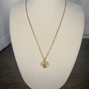 Chic Gold Pendant Necklace